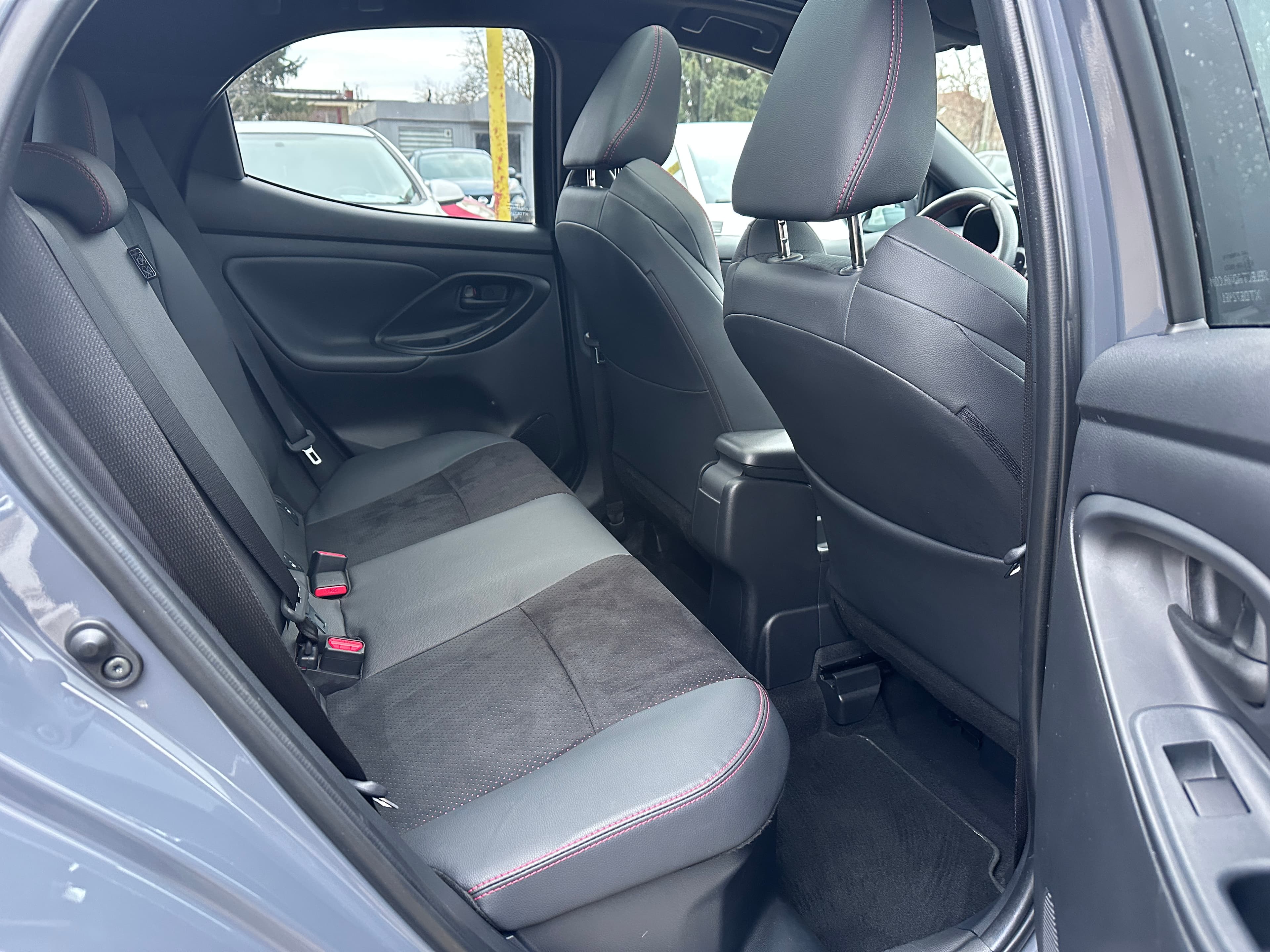 TOYOTA Yaris HEV