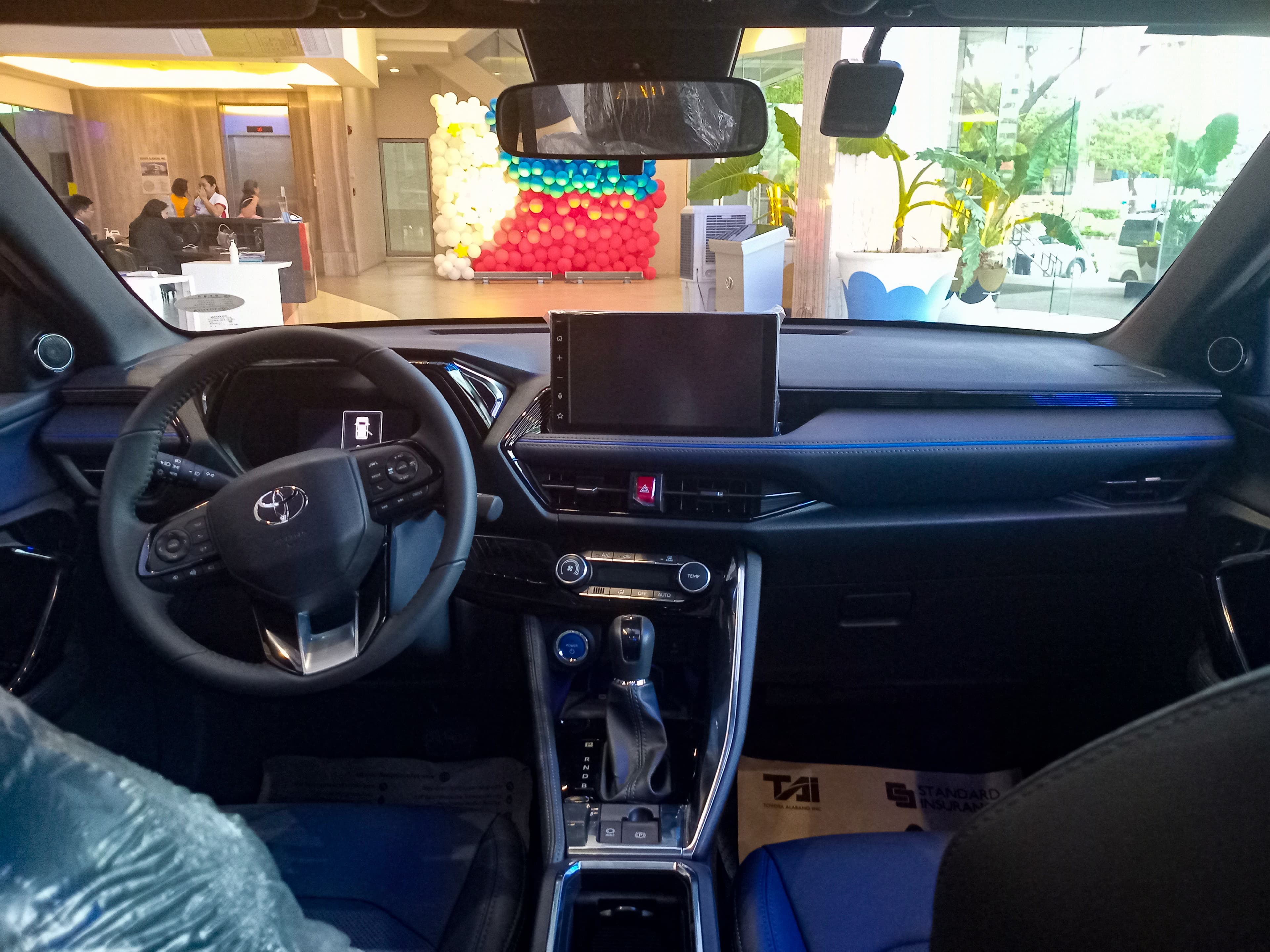 TOYOTA Yaris HEV — photo 1