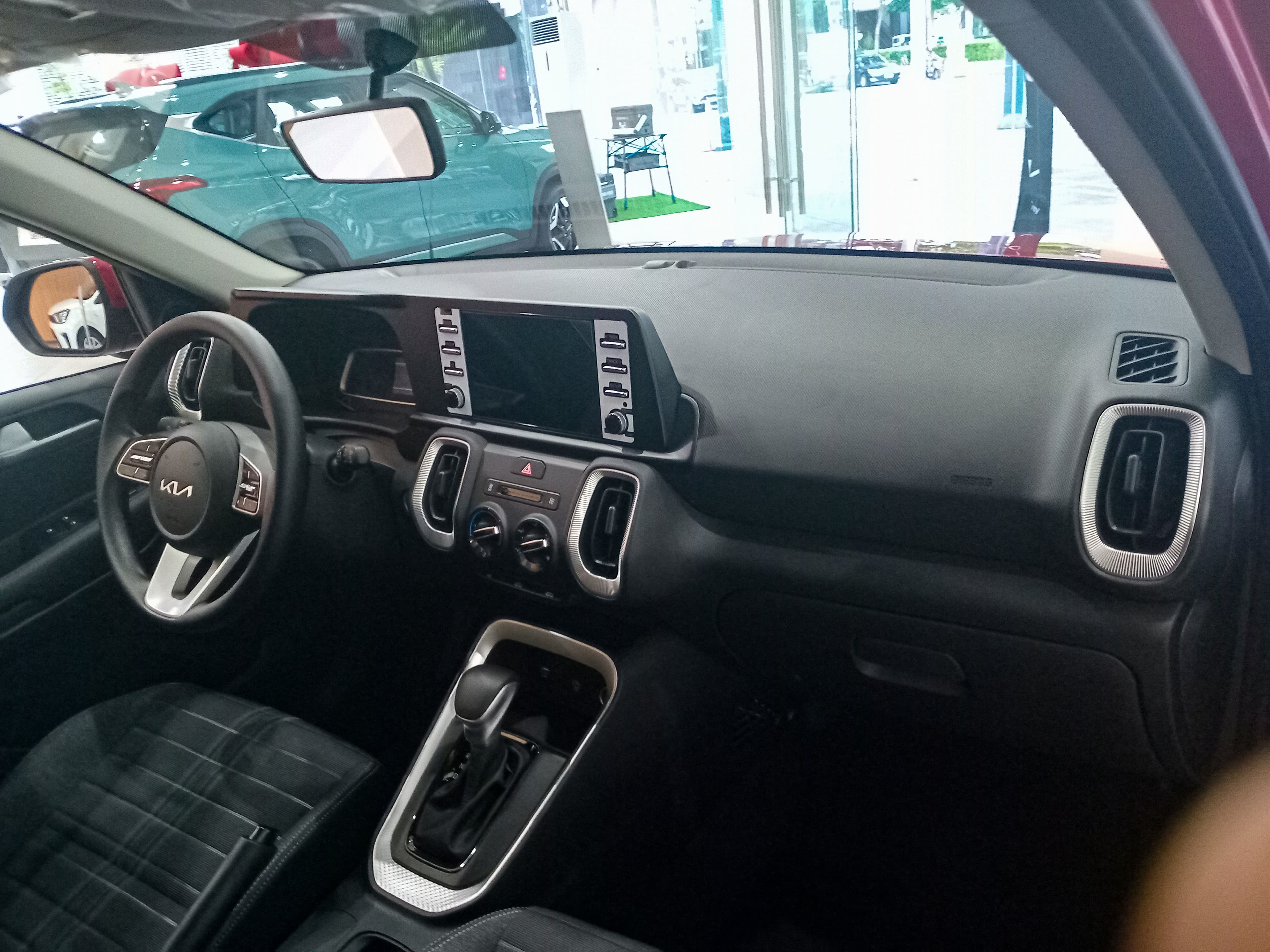KIA Sonet — photo 1