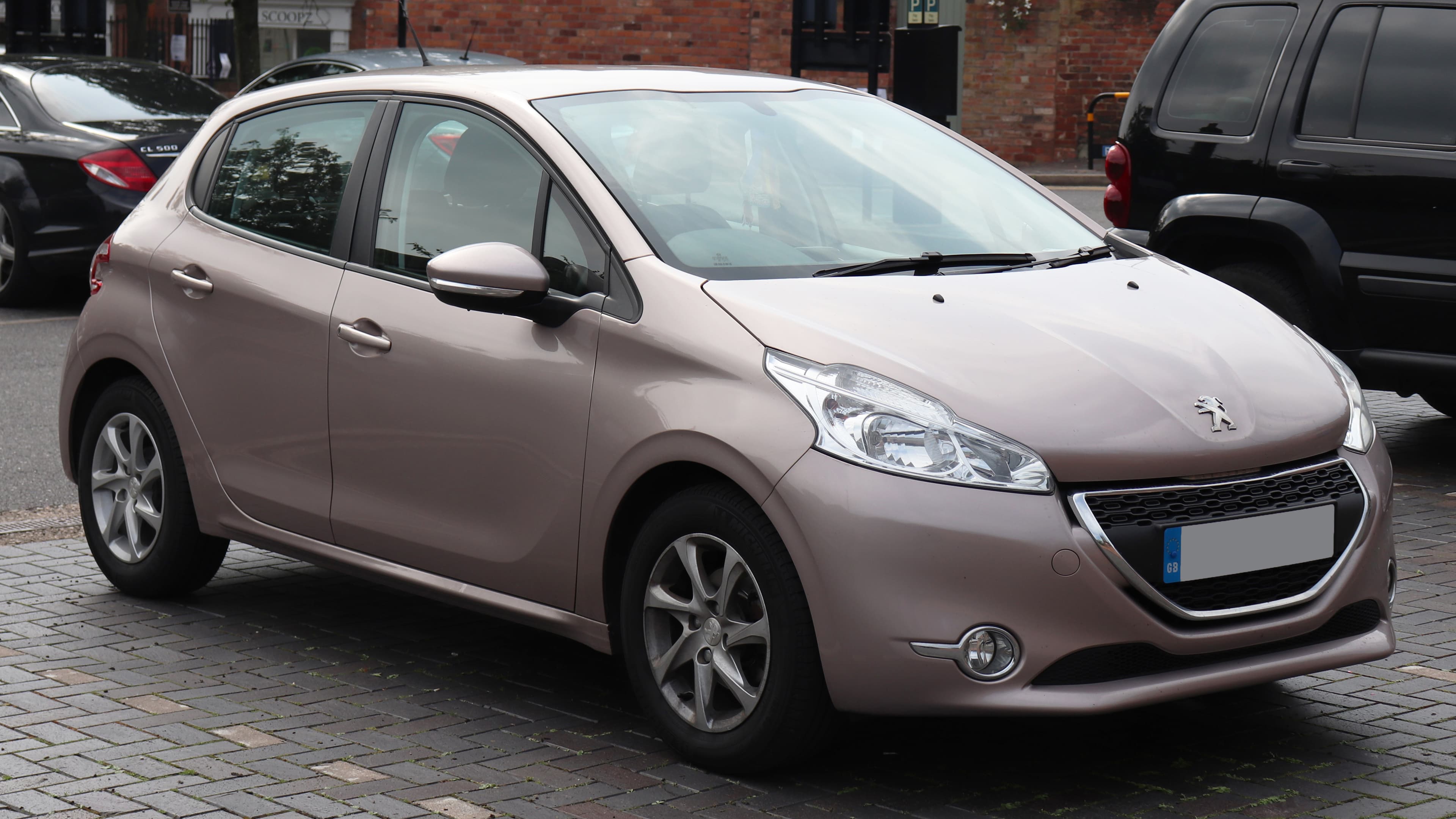 PEUGEOT 208