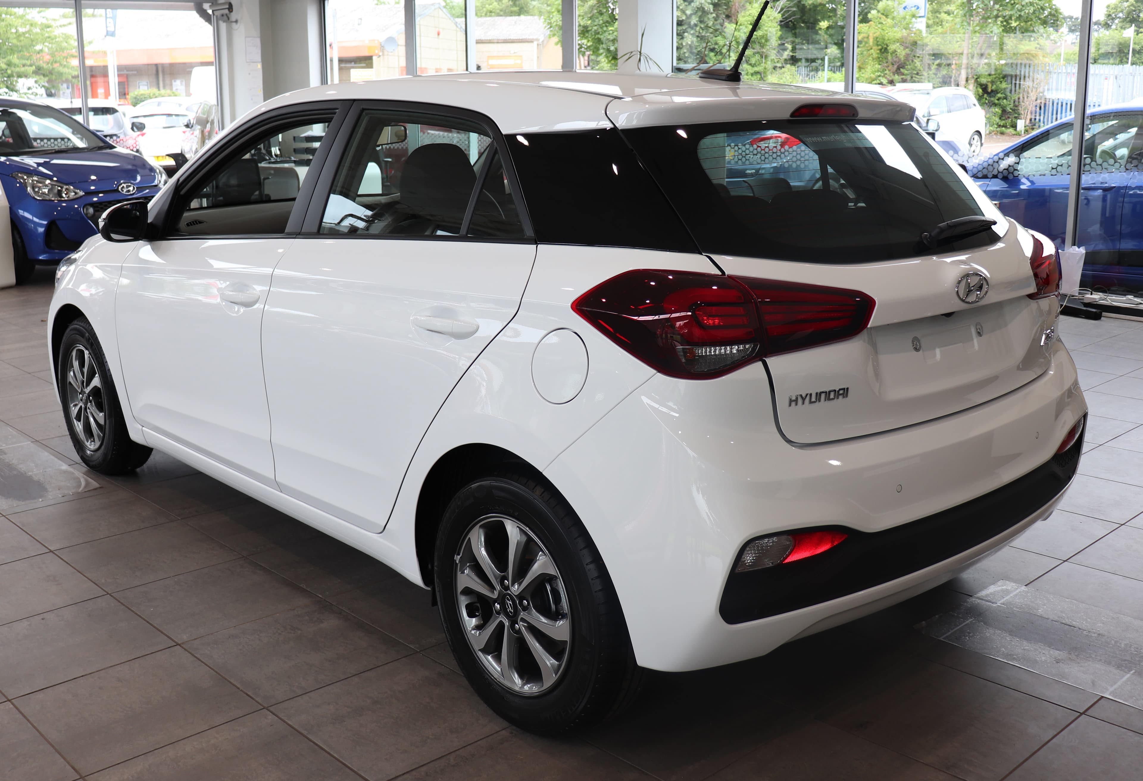 HYUNDAI i20 — photo 1