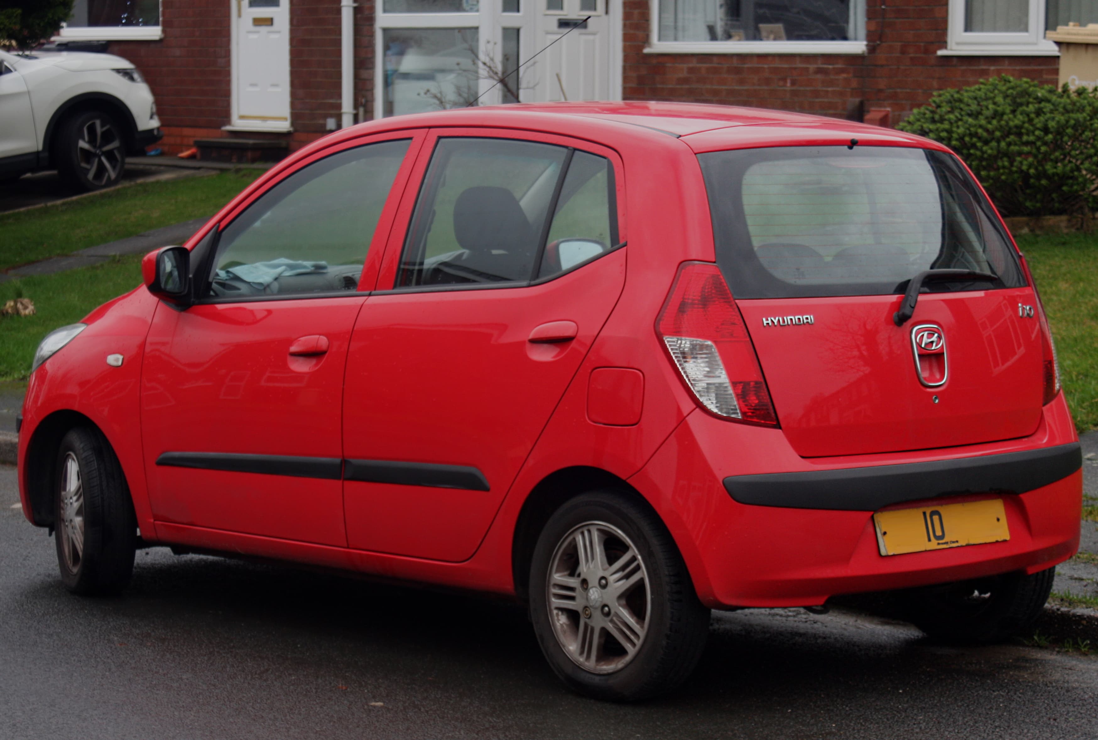 HYUNDAI i10 — photo 2