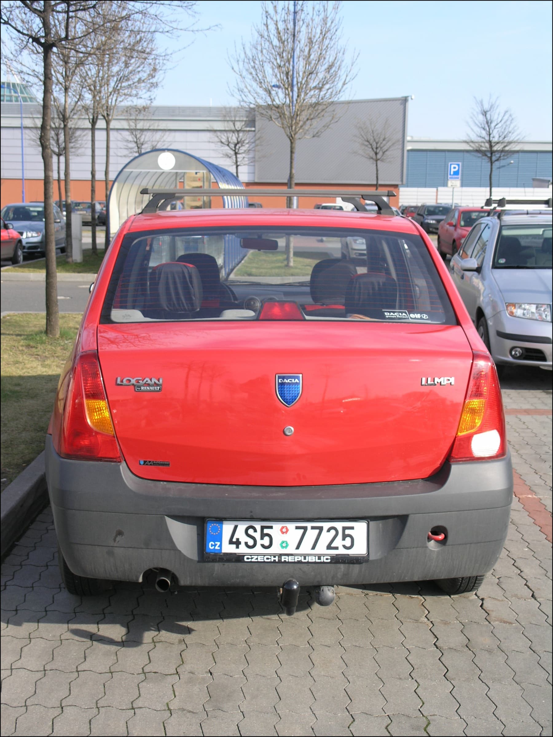 DACIA Logan — photo 1