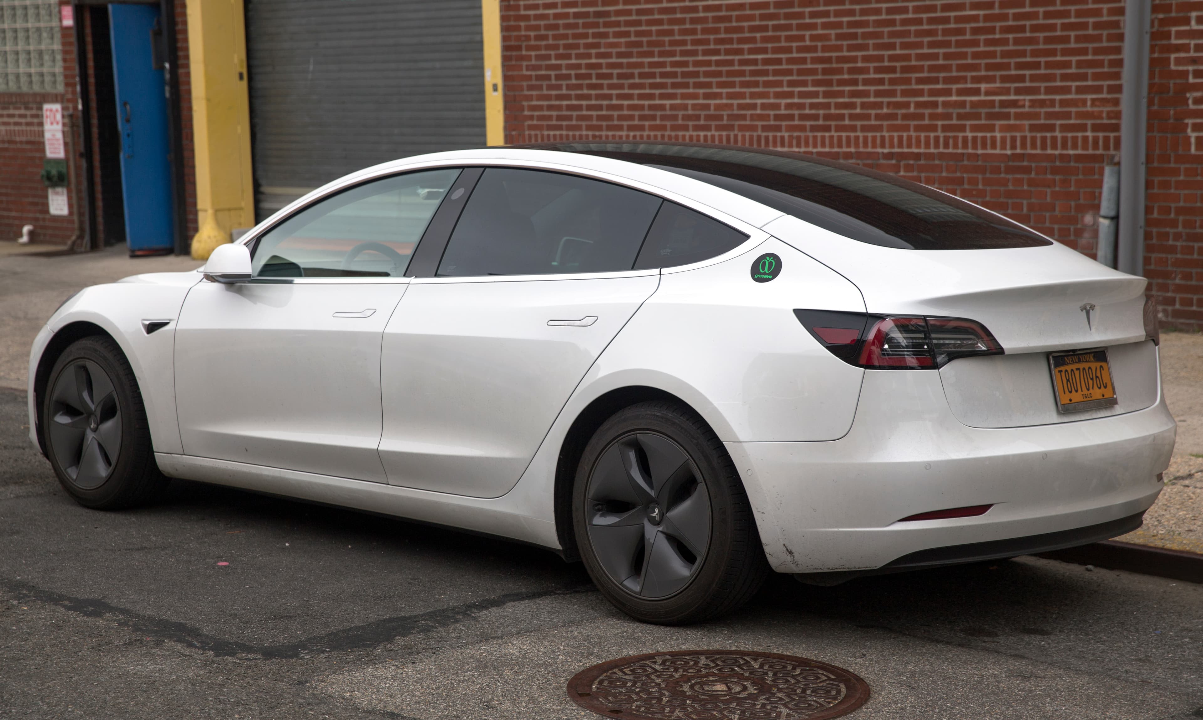 Tesla Model 3 — photo 2