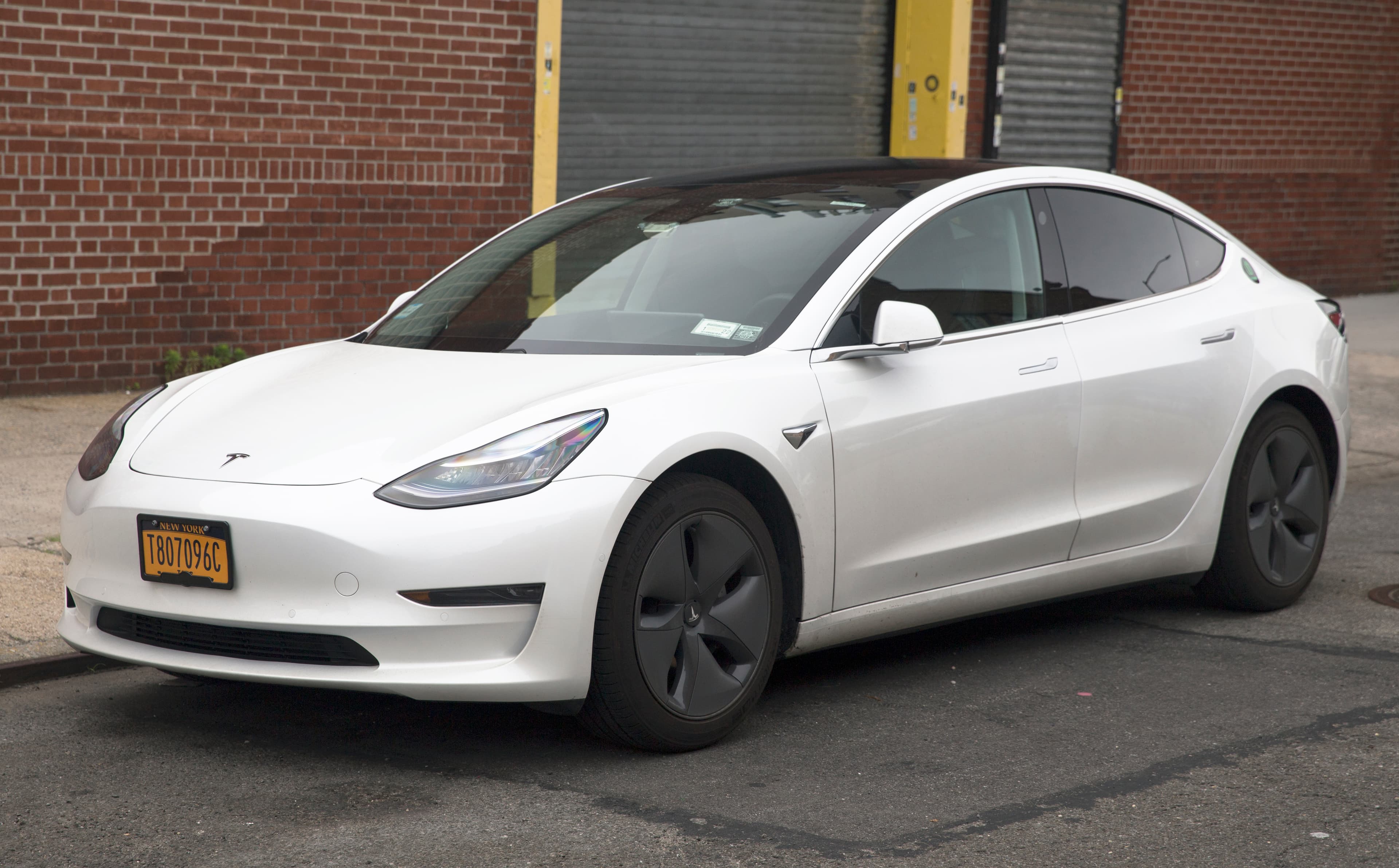 Tesla Model 3 — photo 3